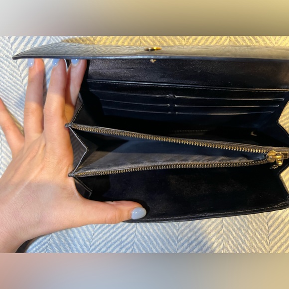 Louis Vuitton Monogram Vernis Sarah Wallet - Picture 4 of 13